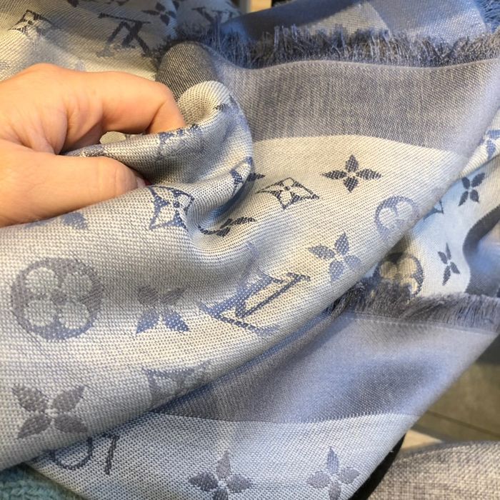 Louis Vuitton Scarf LVS00183